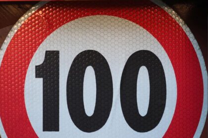 Sumažinkite greitį iki 100