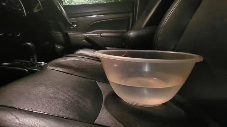 Vandens dubuo automobilyje