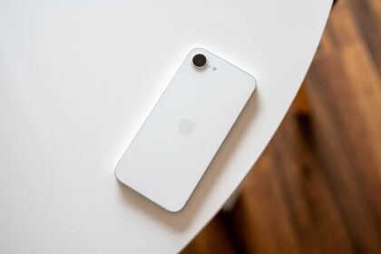 iPhone 16e kaina per didelė