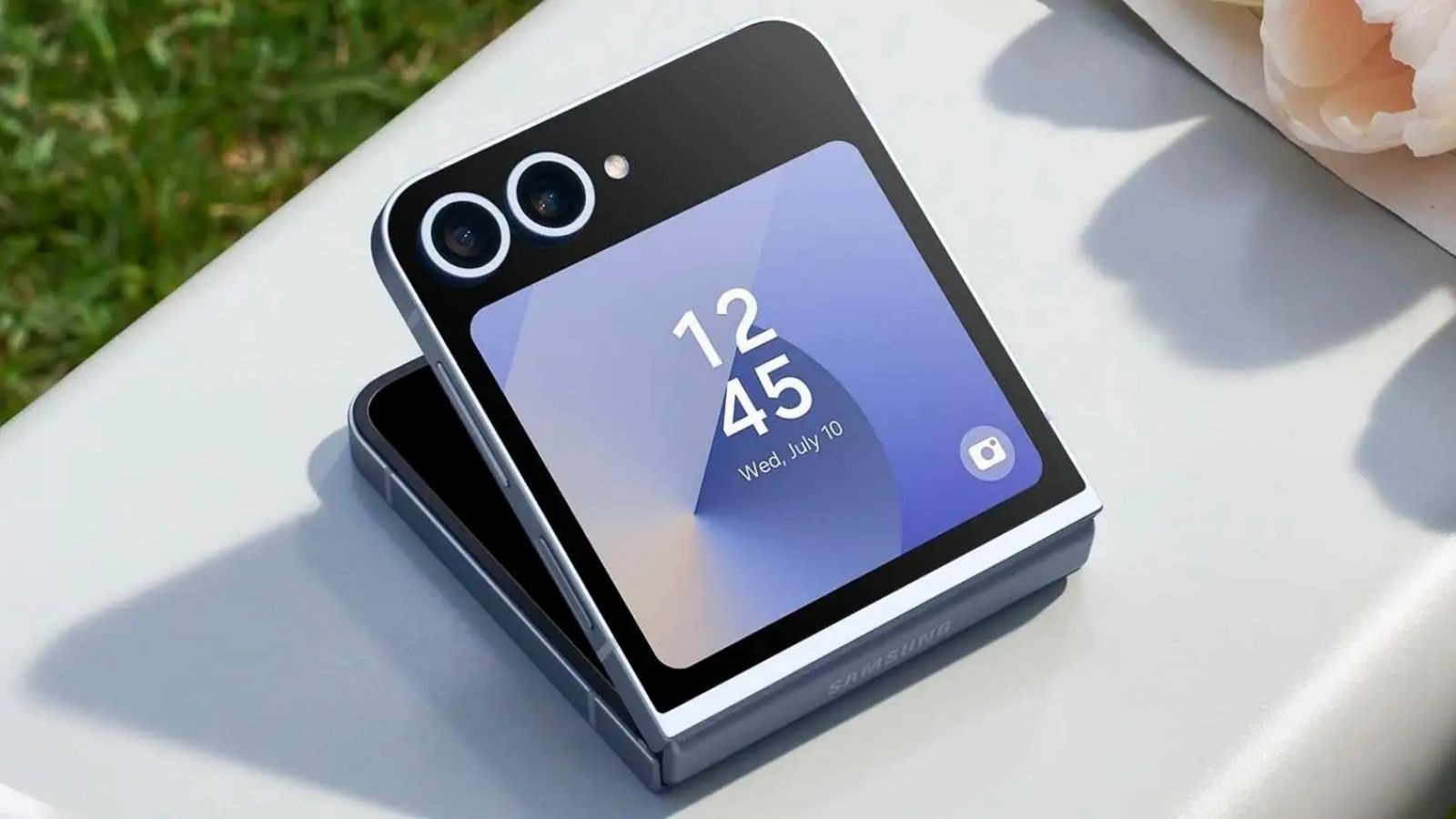 Galaxy Z Flip7 naudos savo lustus