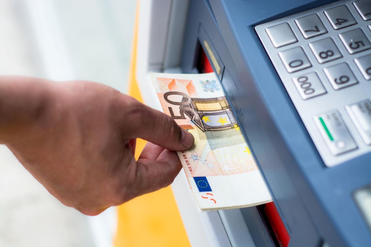 Grynųjų pinigų limitai bankomatuose