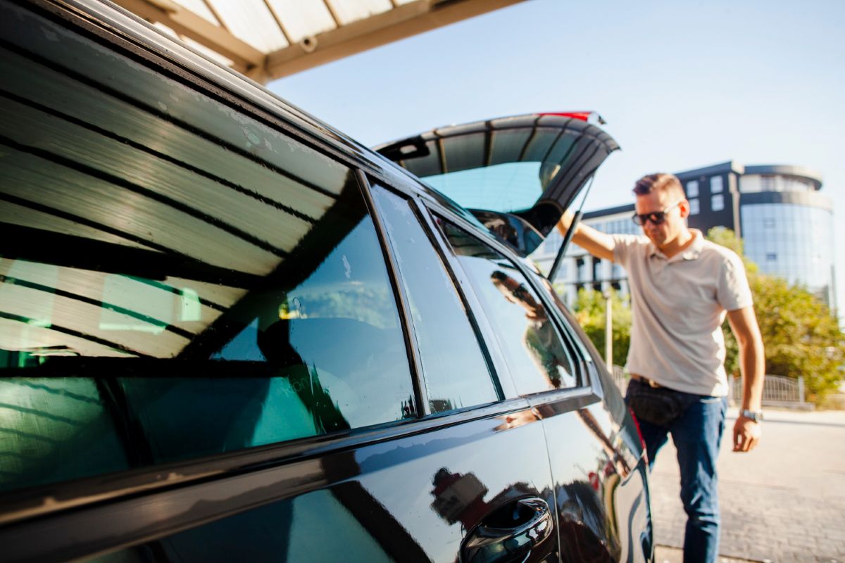 Įkaitęs automobilis vasarą
