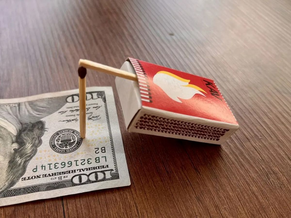 Ištrauk 100 dolerių banknotą
