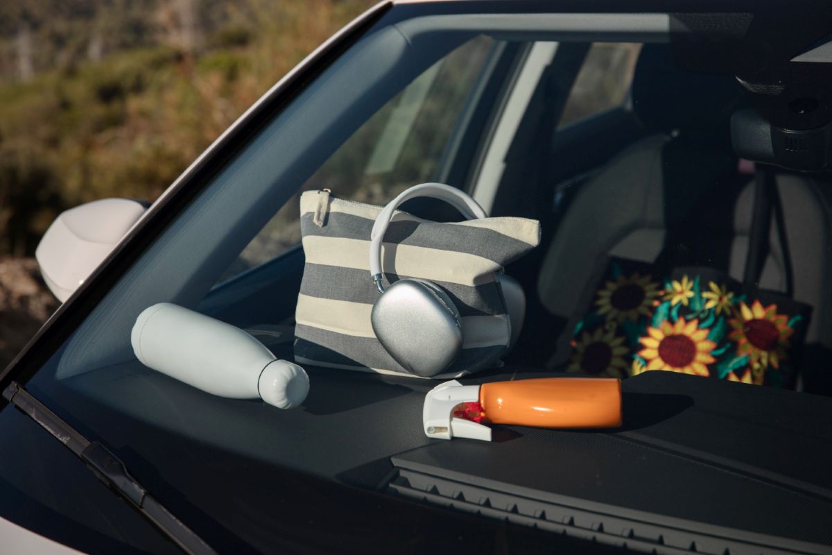 Įvairūs daiktai automobilyje