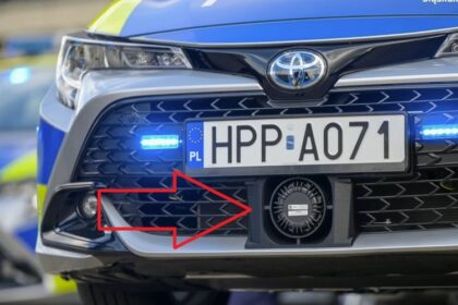 Juodos sirenos policijos automobiliuose