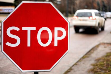 Kodėl STOP ženklas yra aštuonkampis
