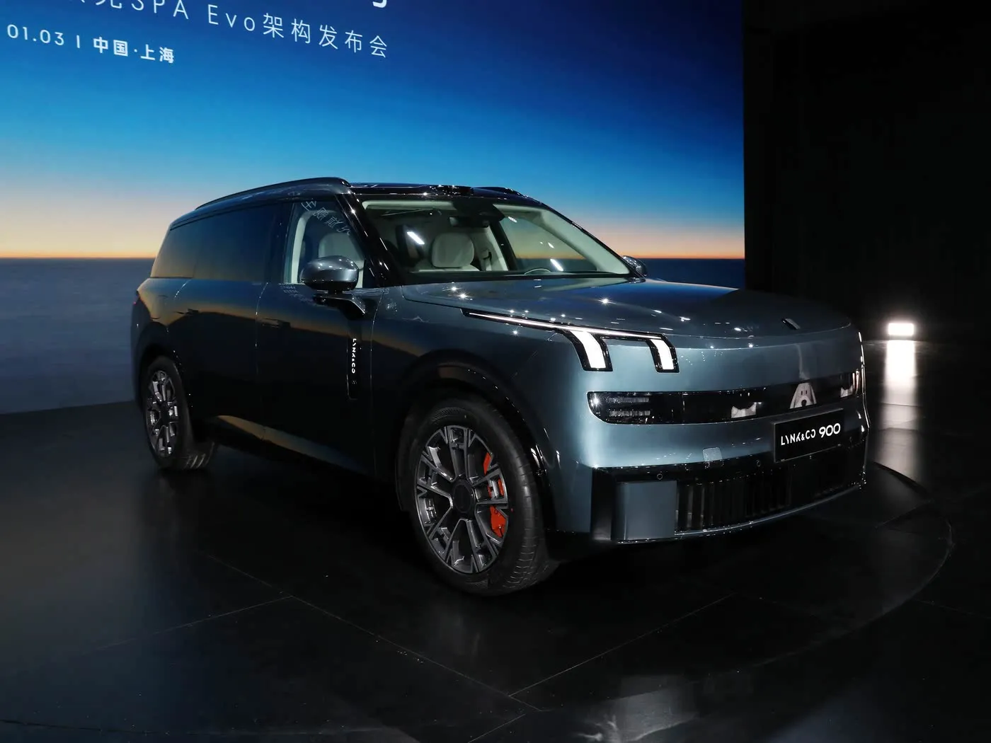 Lynk & Co 900 3