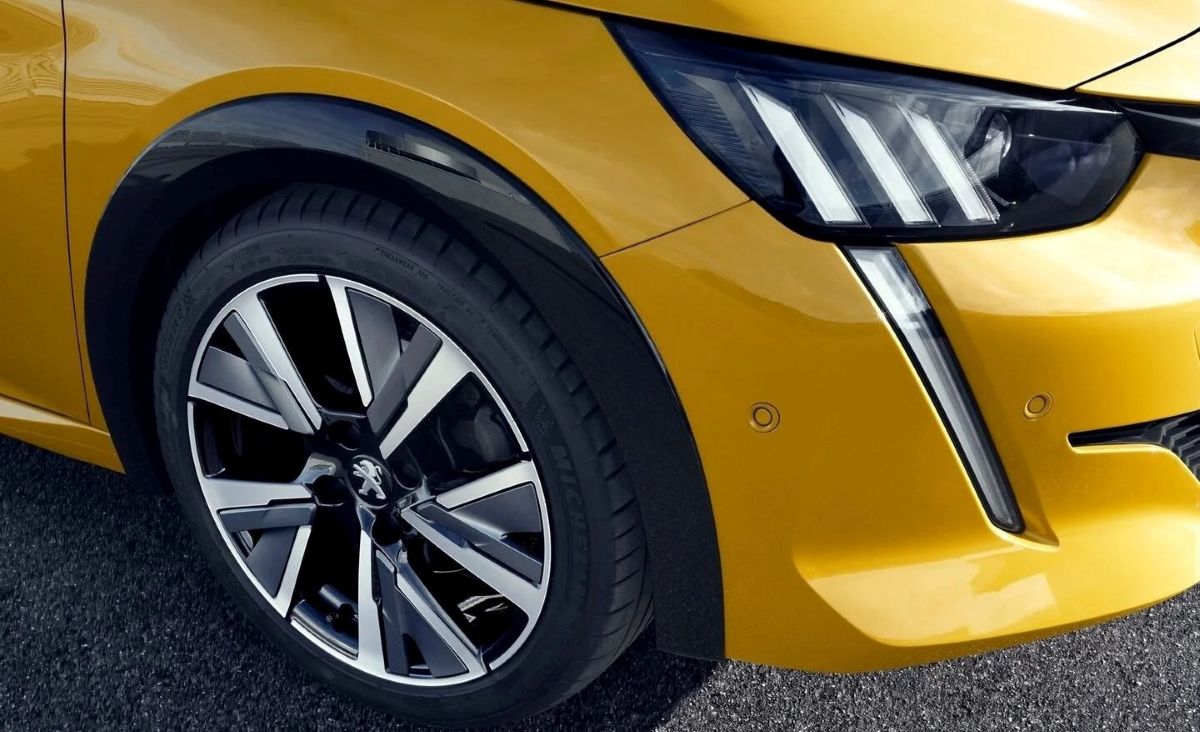 Peugeot 208 pardavimai