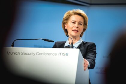 Tarifai nuo ES kol kas stabdomi / Nuotr.: https://fr.wikipedia.org/wiki/Fichier:Ursula_von_der_Leyen_MSC_2019.jpg