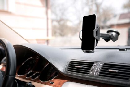 Telefono laikiklis automobilyje