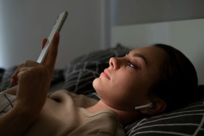 Telefono naudojimas prieš miegą