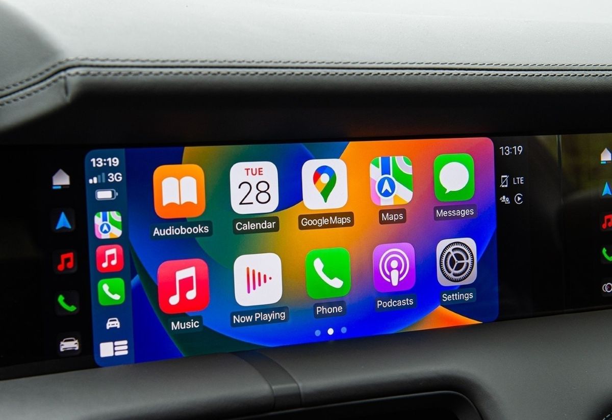 iOS 18.4 CarPlay problemos