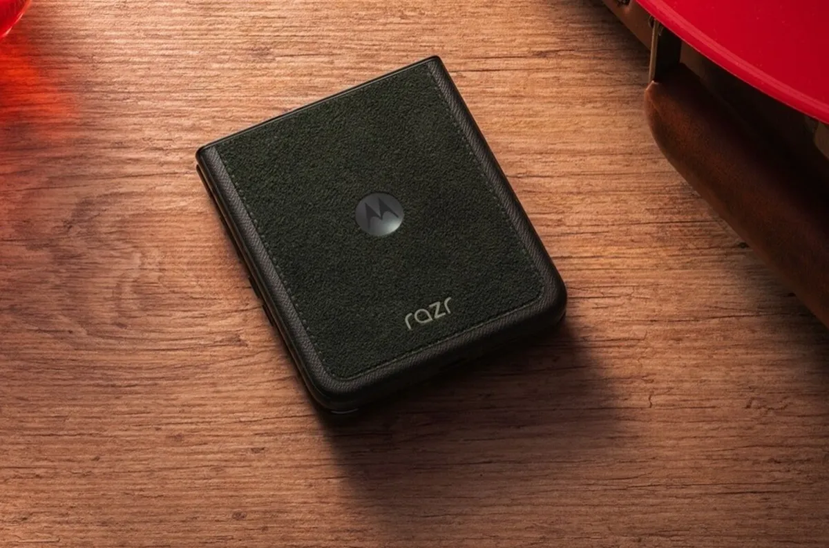 „Motorola Razr 60“ ir „Razr 60 Ultra“