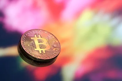 BTC sparčiai auga