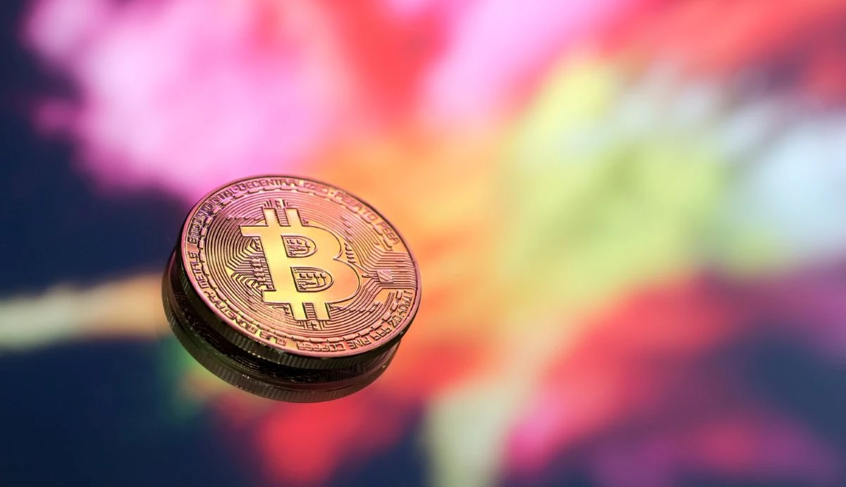 BTC sparčiai auga