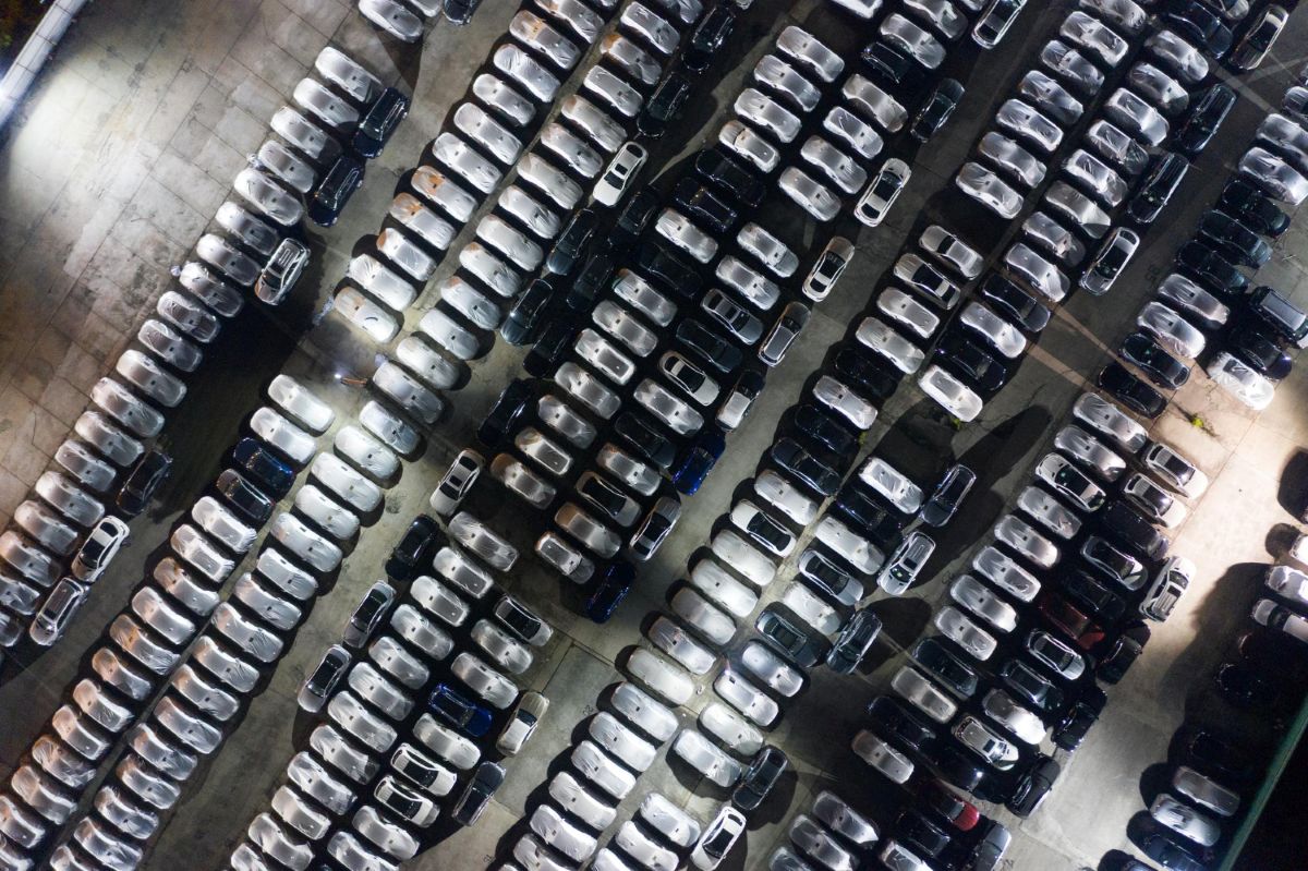 Tūkstančiai automobilių