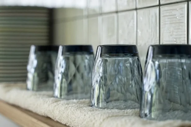 Apverstos stiklinės