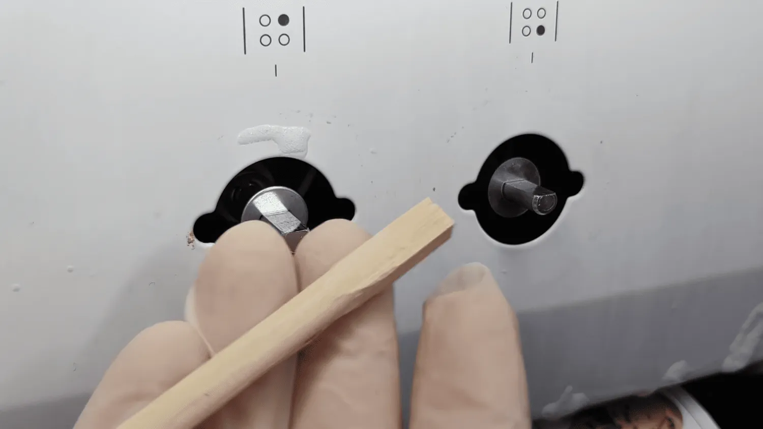 Kaip nuvalyti riebalus nuo orkaitės