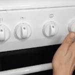 Riebalai ant orkaitės rankenėlių