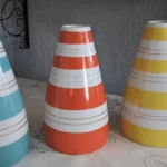 Senoviškos spalvotos vazos