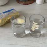 Sviestas verdančiame vandenyje