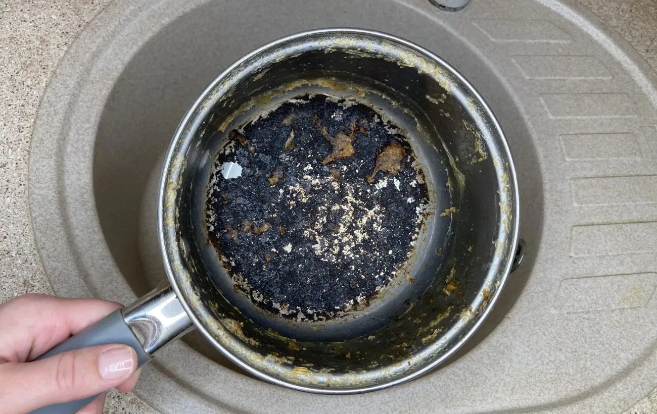 Kaip lengvai išvalyti puodus nuo anglies nuosėdų