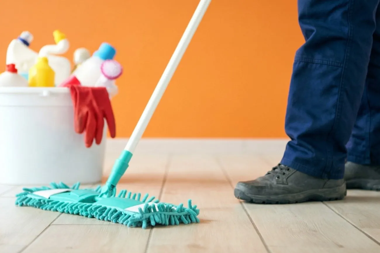 Įpilti Grindų Plovimo Vandenį / Nuotrauka: pogovorim.by