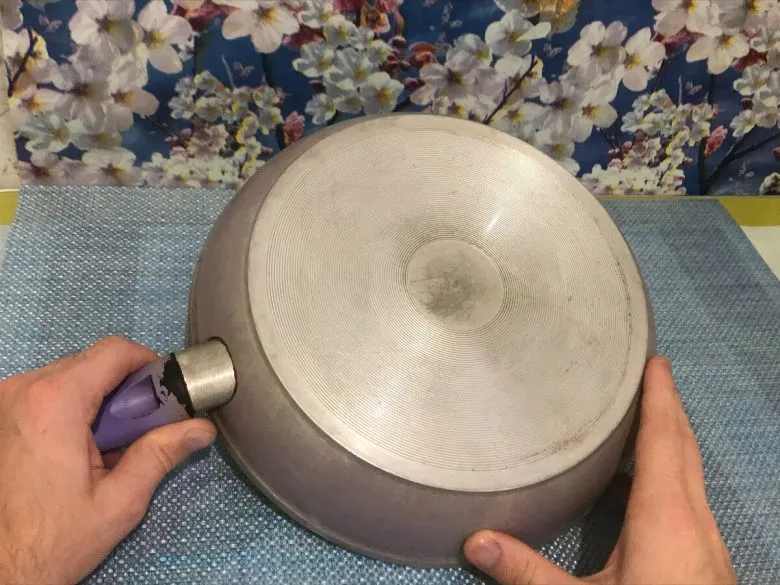 Efektyviai Išvalyti Ketaus Keptuvę / Nuotrauka: kurazh.org