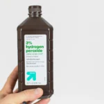 8 neakivaizdūs vandenilio peroksido panaudojimo būdai / ZikG / Shutterstock.com