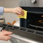 Štai kaip greitai išvalyti orkaitę