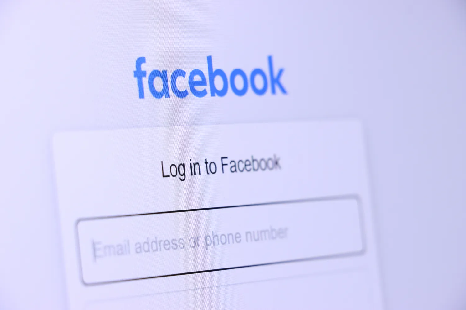 Prisijungimas prie Facebook / Fanta Media / Shutterstock.com