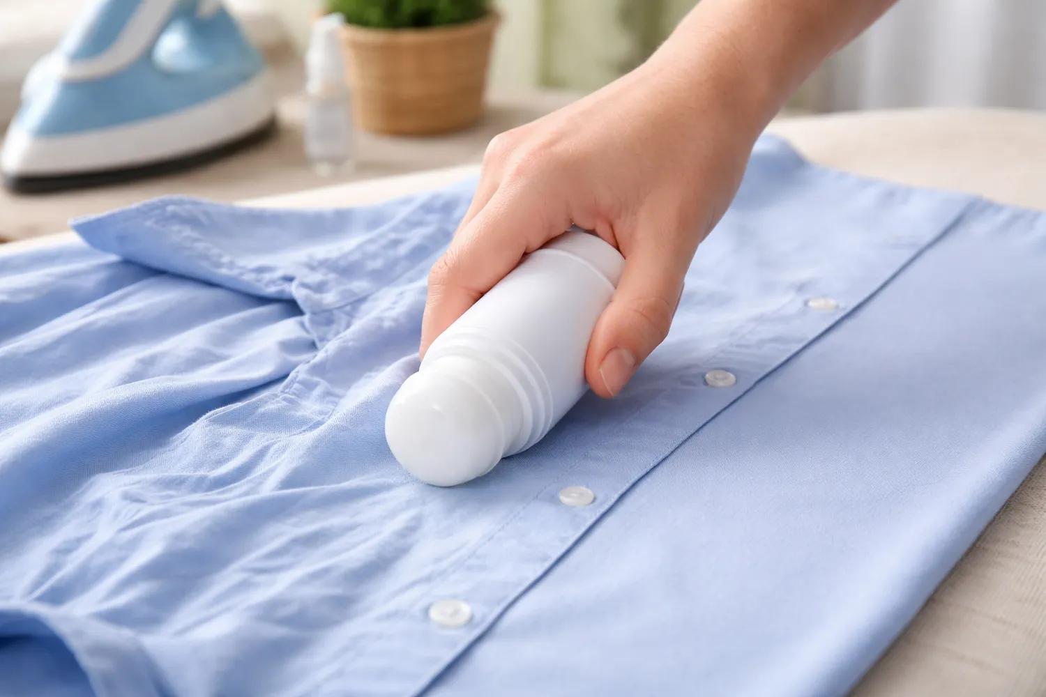 Drabužiai lyginami su dezodorantu / ChatGPT nuotr.