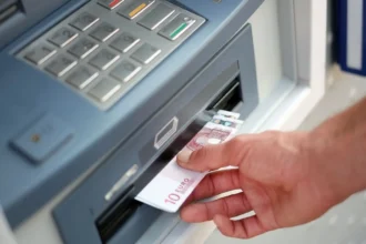 Kada geriau neišsimti pinigų iš bankomato