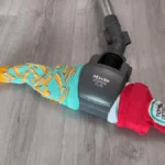 Kojinė ant dulkių siurblio antgalio