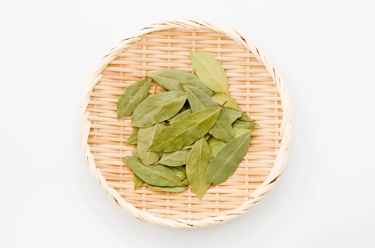 Pabarstau lauro lapą druska