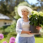 Net ir tamsesnėse vietose galima sukurti įspūdingą, vešlų ir gyvybingą sodą