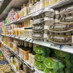 Kiaušiniai prekybos centre / Berna Namoglu / Shutterstock.com