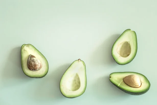 Kietas avokadas