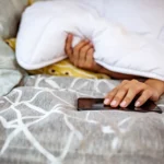 Telefonas po pagalve - ne pats geriausias sprendimas