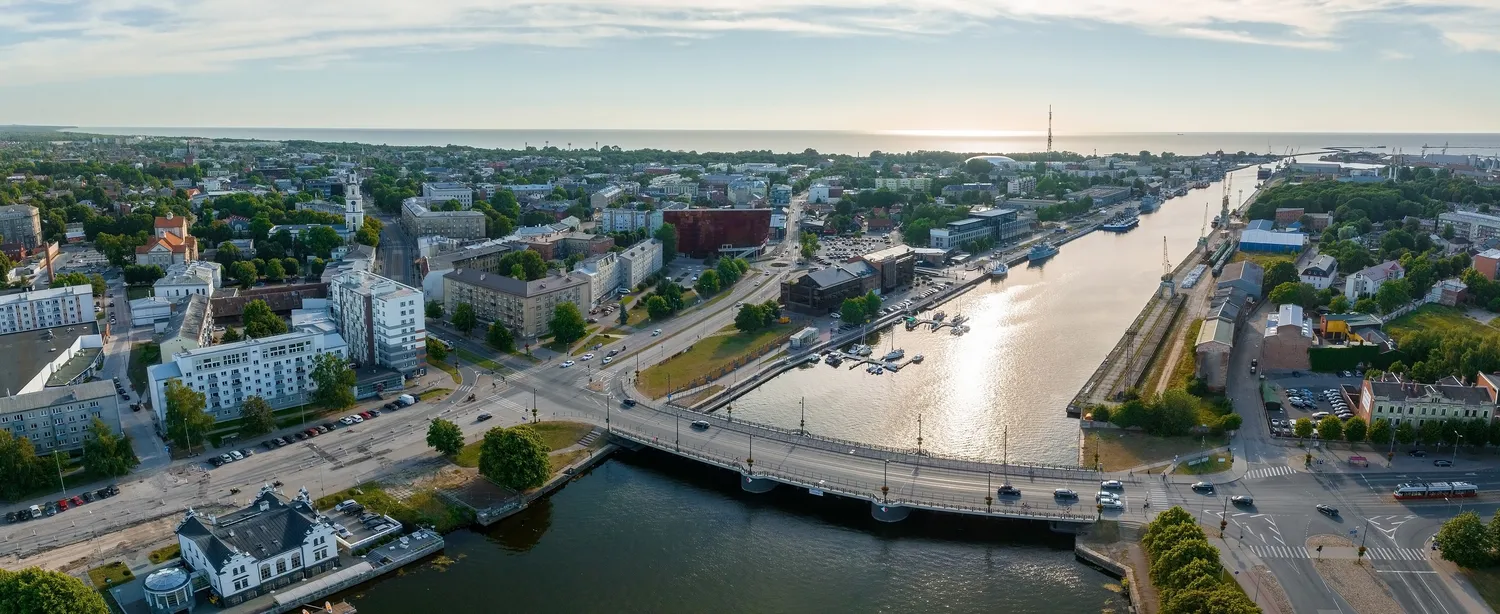 Shutterstock 2191951283