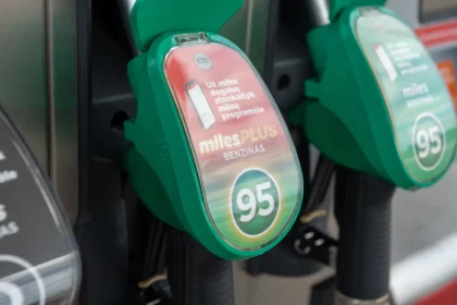 Šiek tiek atpigo degalai / Anna Maloverjan / Shutterstock.com