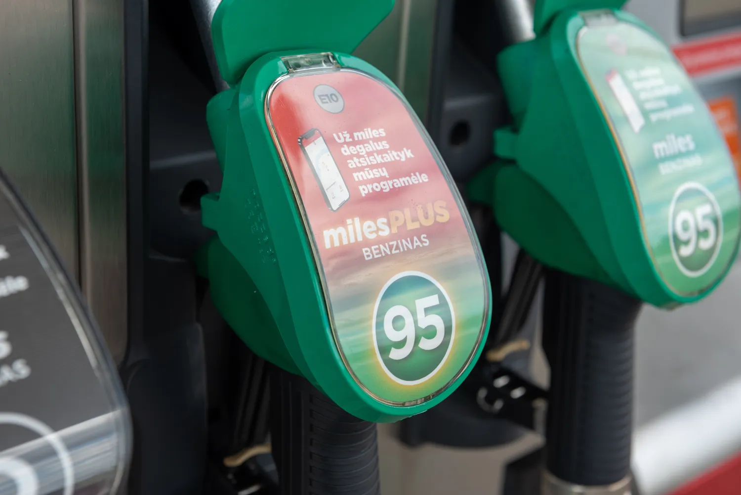 Šiek tiek atpigo degalai / Anna Maloverjan / Shutterstock.com