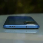 Apverskite telefoną ekranu žemyn