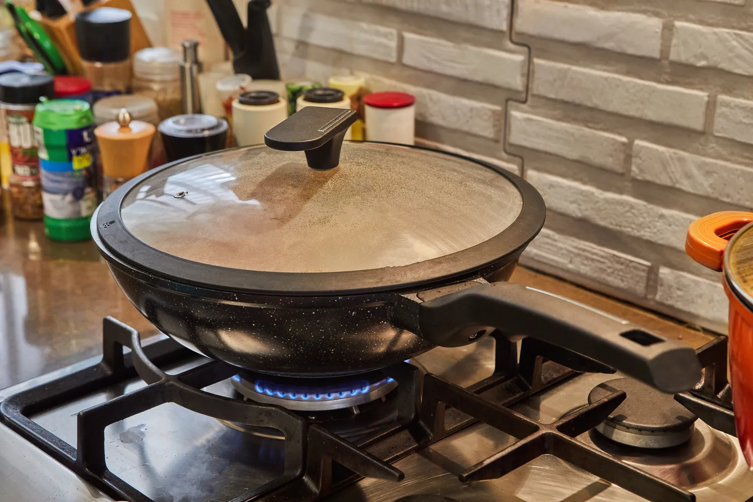 Shutterstock 2404956199