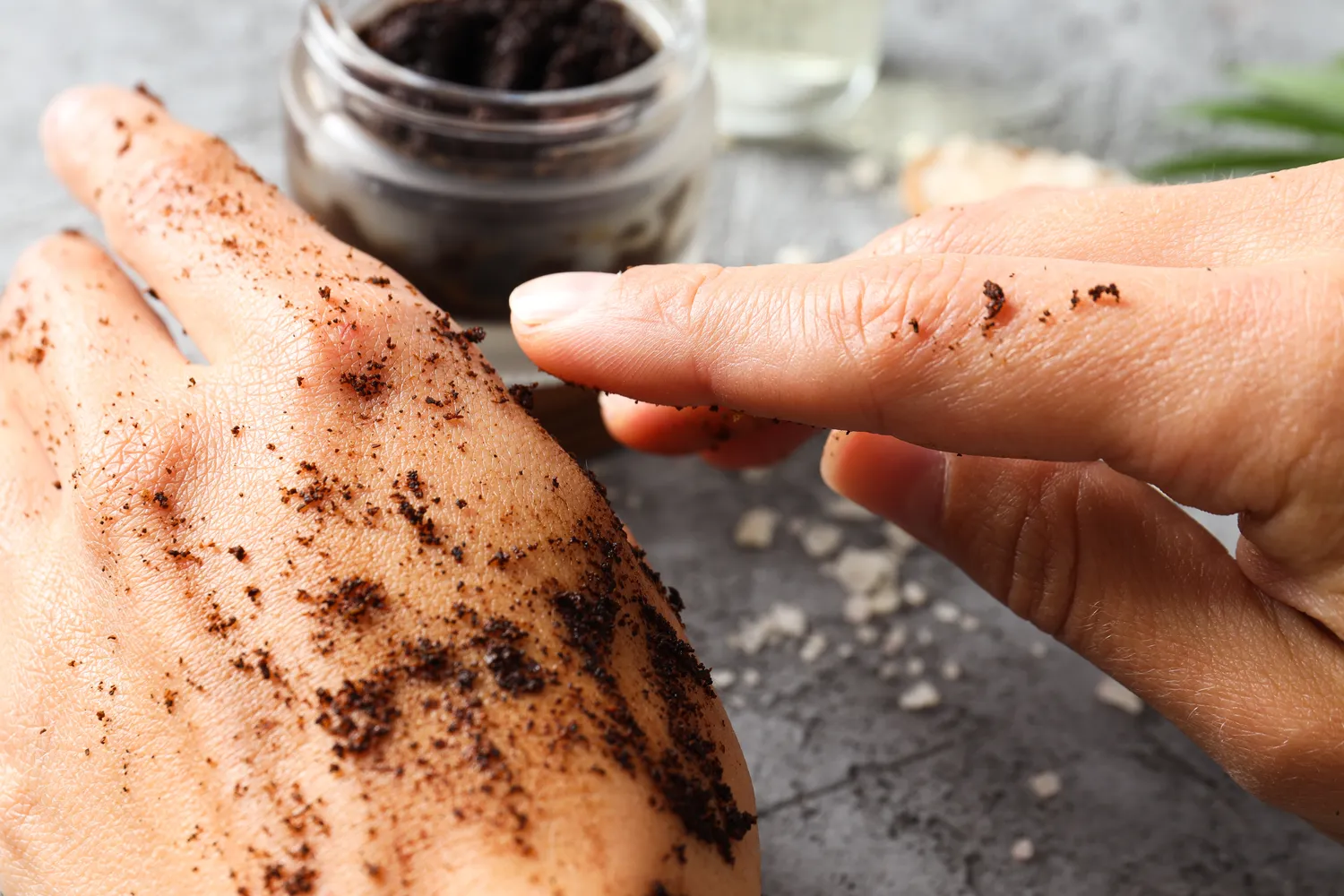 Kavos tirščių naudojimas odai