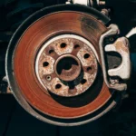 Rūdys ant stabdžių diskų