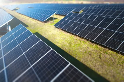 Saulės energija lenkia visus kitus šaltinius