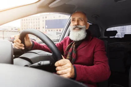 Vyresnio amžiaus vairuotojas