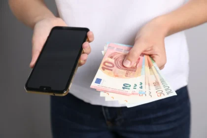 Išsigryninti pinigus be kortelės Lietuvoje