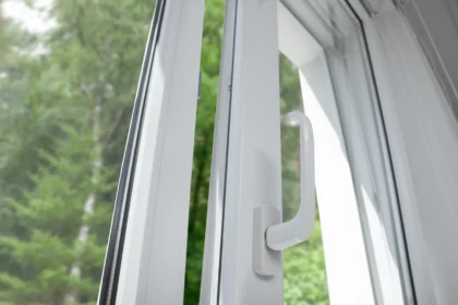 Shutterstock 2716523369